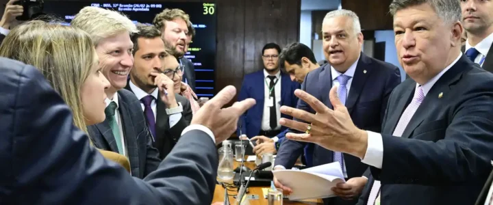 Relatório da CPMI do INSS pede indiciamento de 216 pessoas