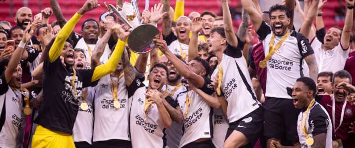 Corinthians vence Flamengo e é bicampeão da Supercopa Rei