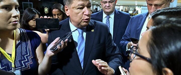 Carlos Viana critica decisão de ministro Flávio Dino de cancelar votação da CPMI do INSS