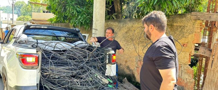 Colatina inicia força-tarefa para limpeza de fios nos postes