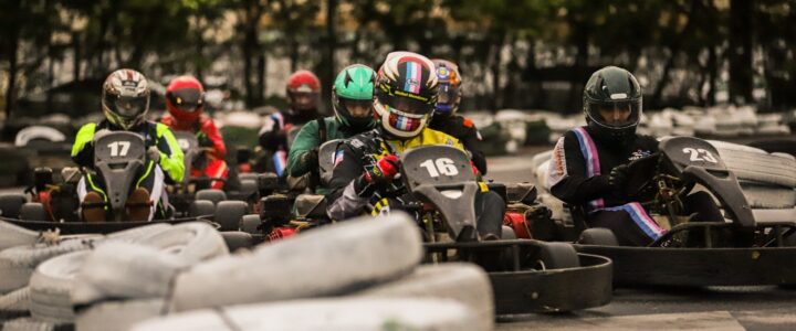 Jovens pilotos de três estados disputam a Copa Verão em Vitória de Kart