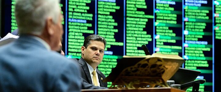 Congresso derruba veto e possibilita redução de penas pelo 8 de janeiro