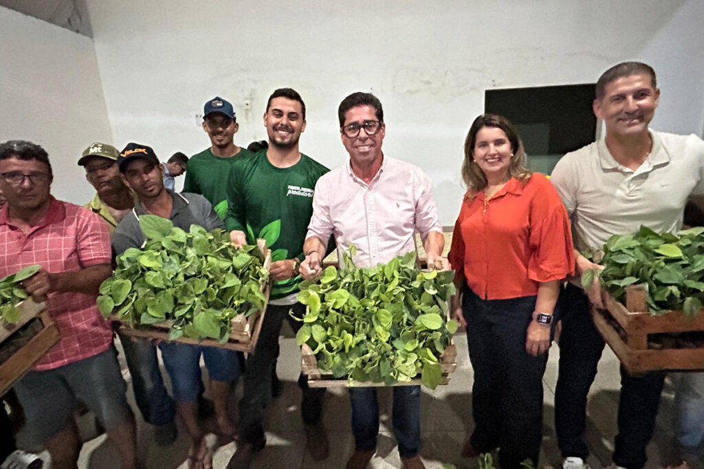Arranjos Produtivos realiza entregas a agricultores familiares de Ecoporanga e Boa Esperança / Foto: Junior Poximozer