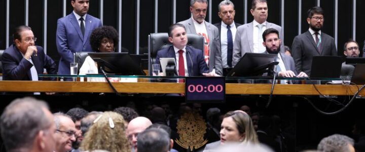 Câmara aprova em dois turnos fim da escala 6×1 com jornada máxima de 40 horas semanais