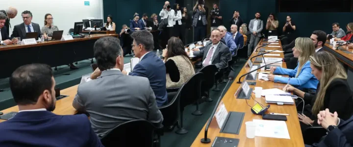 Pedido de vista do deputado Maurício Macron adia votação da PEC do fim da escala 6X1