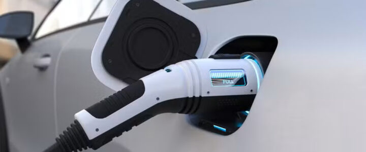 Governo do ES assegura estação de recarga de carro elétrico em condomínios