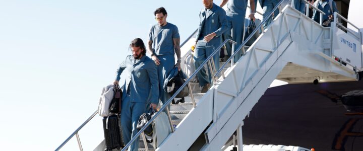Seleção brasileira desembarca nos EUA e faz primeiro treino à tarde