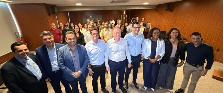 Marcelo Santos reúne pré-candidatos e projeta bancada de até oito deputados estaduais pela federação