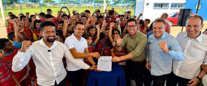 Em 11 cidades, Marcelo Santos inaugura e autoriza novos Campos Bom de Bola pelo Estado
