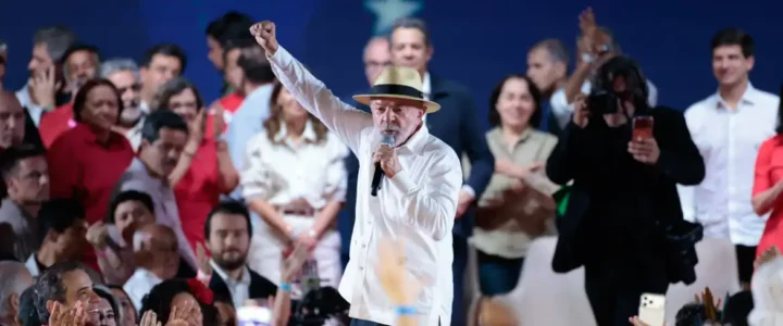 PT oficializa candidatura de Lula à Presidência