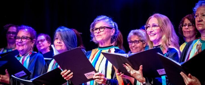 No Dia da Pessoa Idosa, coral se apresenta e transforma histórias em música