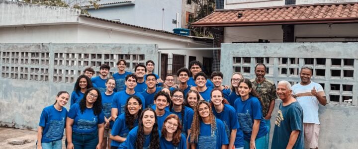 Jovens de Vitória trocam descanso no feriado por ação social na Serra